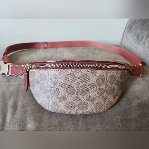 COACH Essential Signature Canvas Belt Bag in tan/rust - Picture 5 of 8